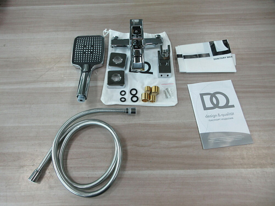 Смеситель для ванны с душем DQ Dortmund DA1713201 короткий излив хром