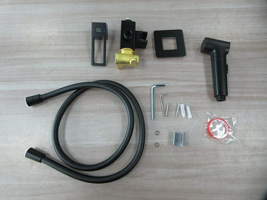 Смеситель с гигиеническим душем DQ Dortmund DA1714505 встраиваемый черный