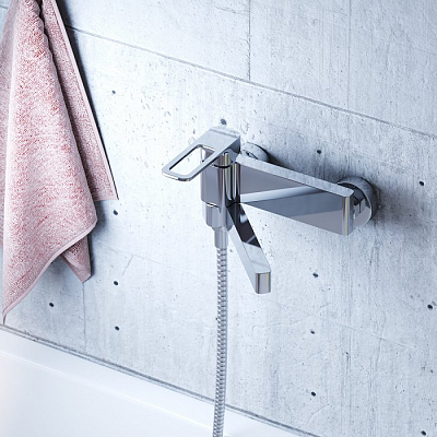 Смеситель для ванны поворотный Iddis Slide SLISB00i02WA