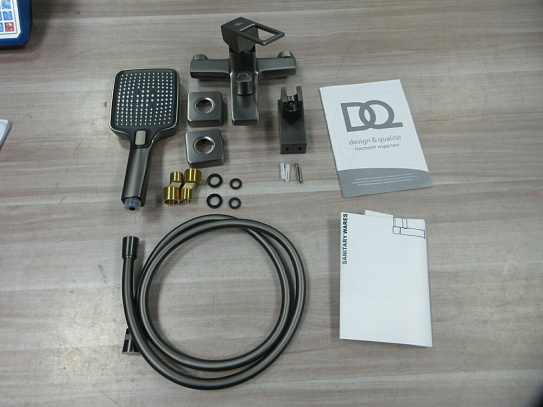 Смеситель для ванны с душем DQ Dortmund DA1713206 короткий излив графит