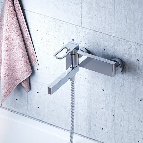 Смеситель для ванны поворотный Iddis Slide SLISB00i02WA