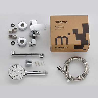 Смеситель для ванны поворотный с коротким изливом 20 см Milardo Demi DEMSB02M02