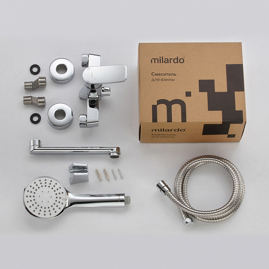 Смеситель для ванны поворотный с коротким изливом 20 см Milardo Demi DEMSB02M02