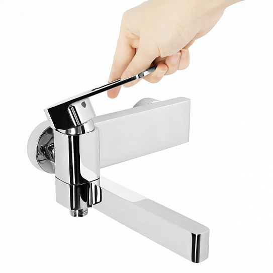 Смеситель для ванны поворотный Iddis Slide SLISB00i02WA